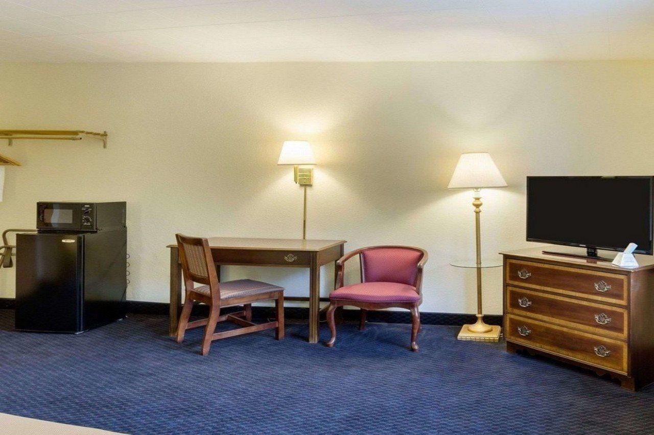 Red Roof Inn Sutton 외부 사진