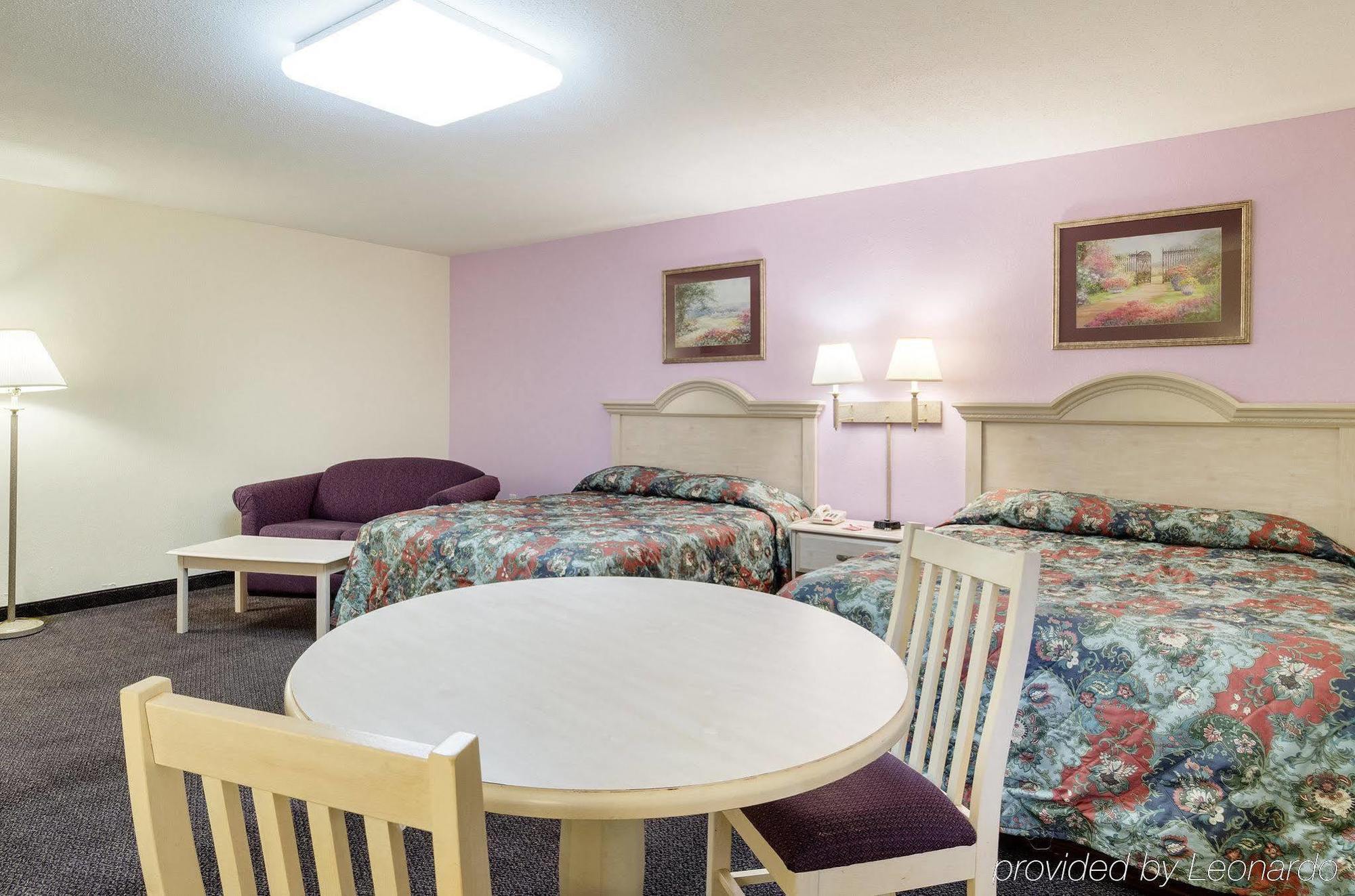 Red Roof Inn Sutton 외부 사진