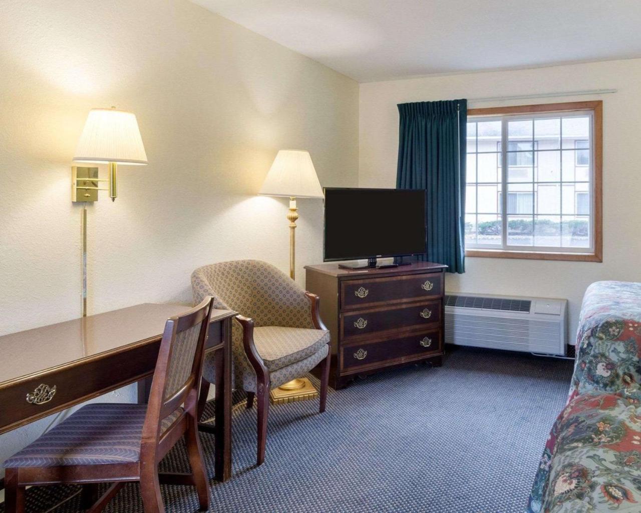 Red Roof Inn Sutton 외부 사진