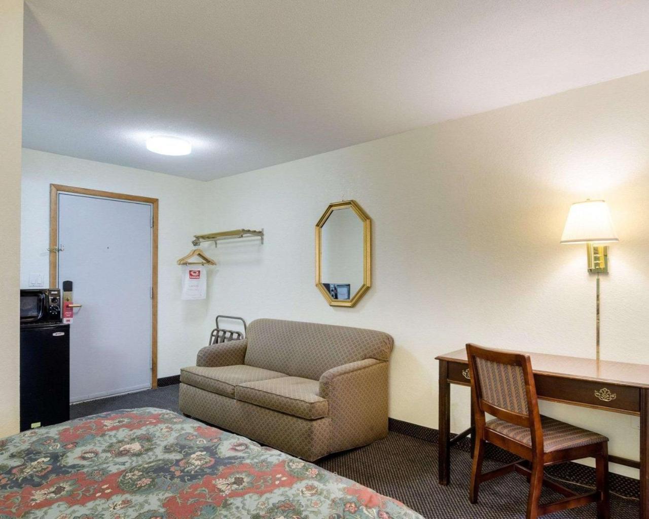 Red Roof Inn Sutton 외부 사진
