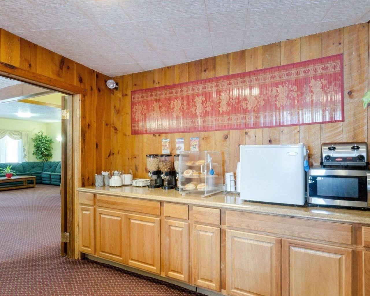 Red Roof Inn Sutton 외부 사진