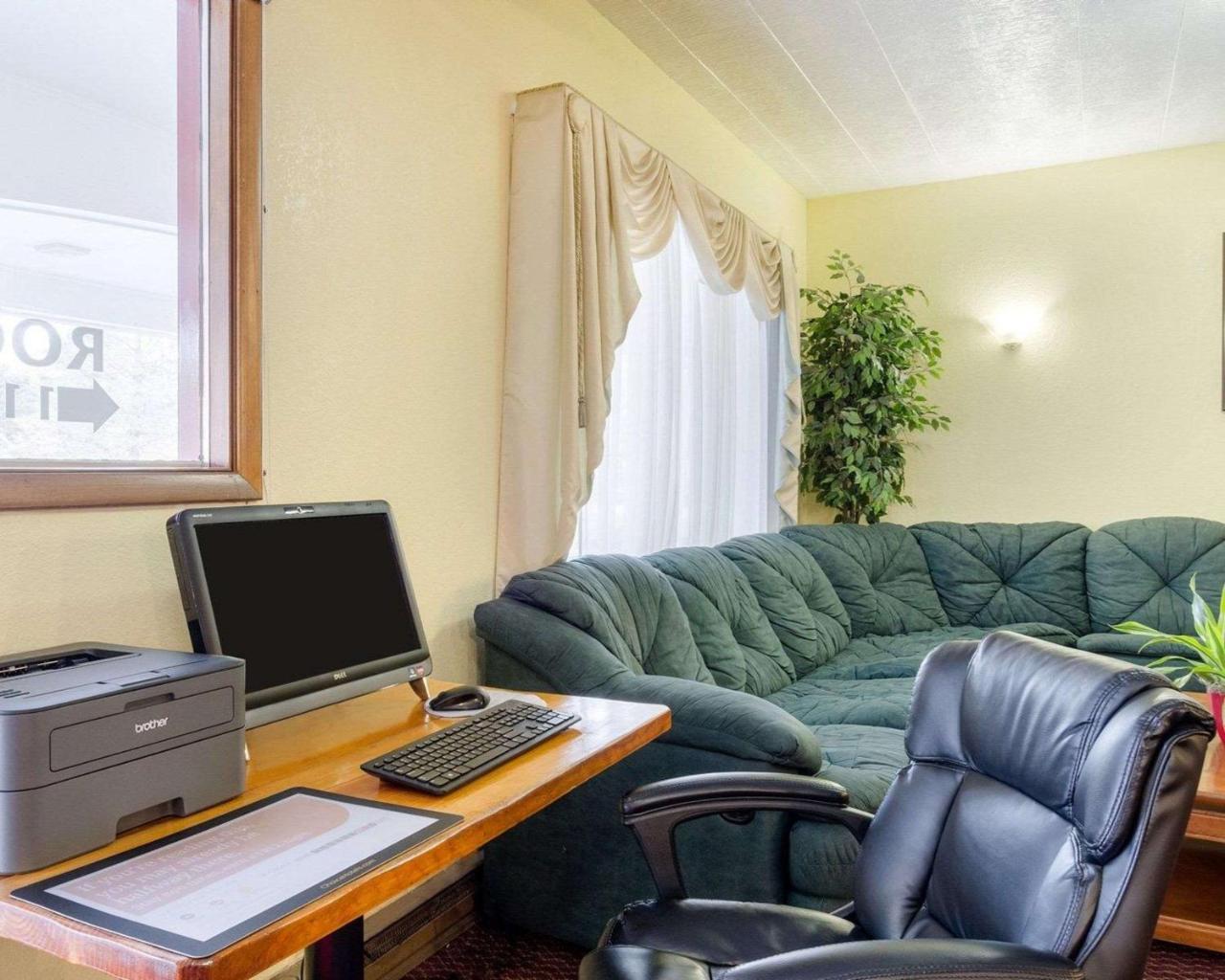 Red Roof Inn Sutton 외부 사진